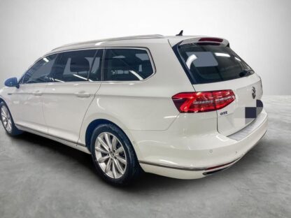 Volkswagen Passat GTE 2017 - Image 2