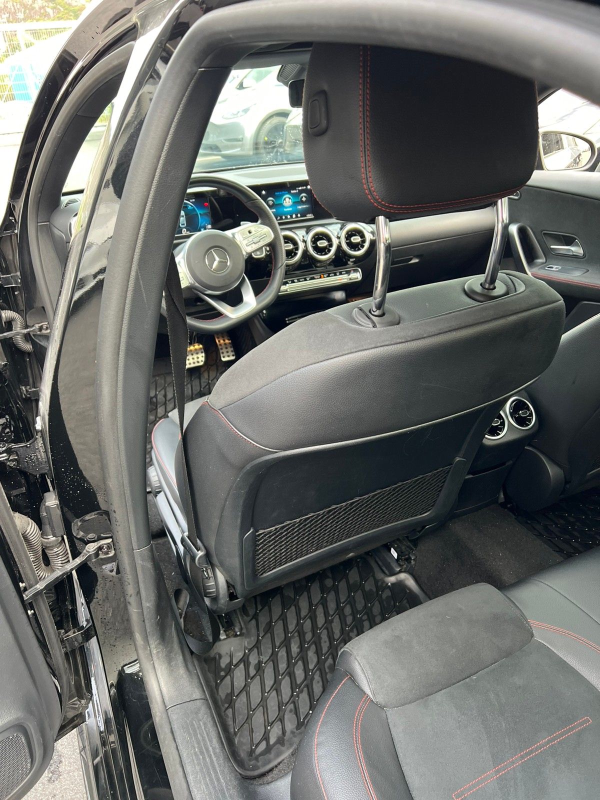 Mercedes-Benz A-Class A200 163 hp Aut. Navi, Rear view camera, LED. - Image 4